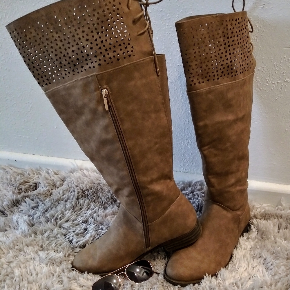 Knee boots
